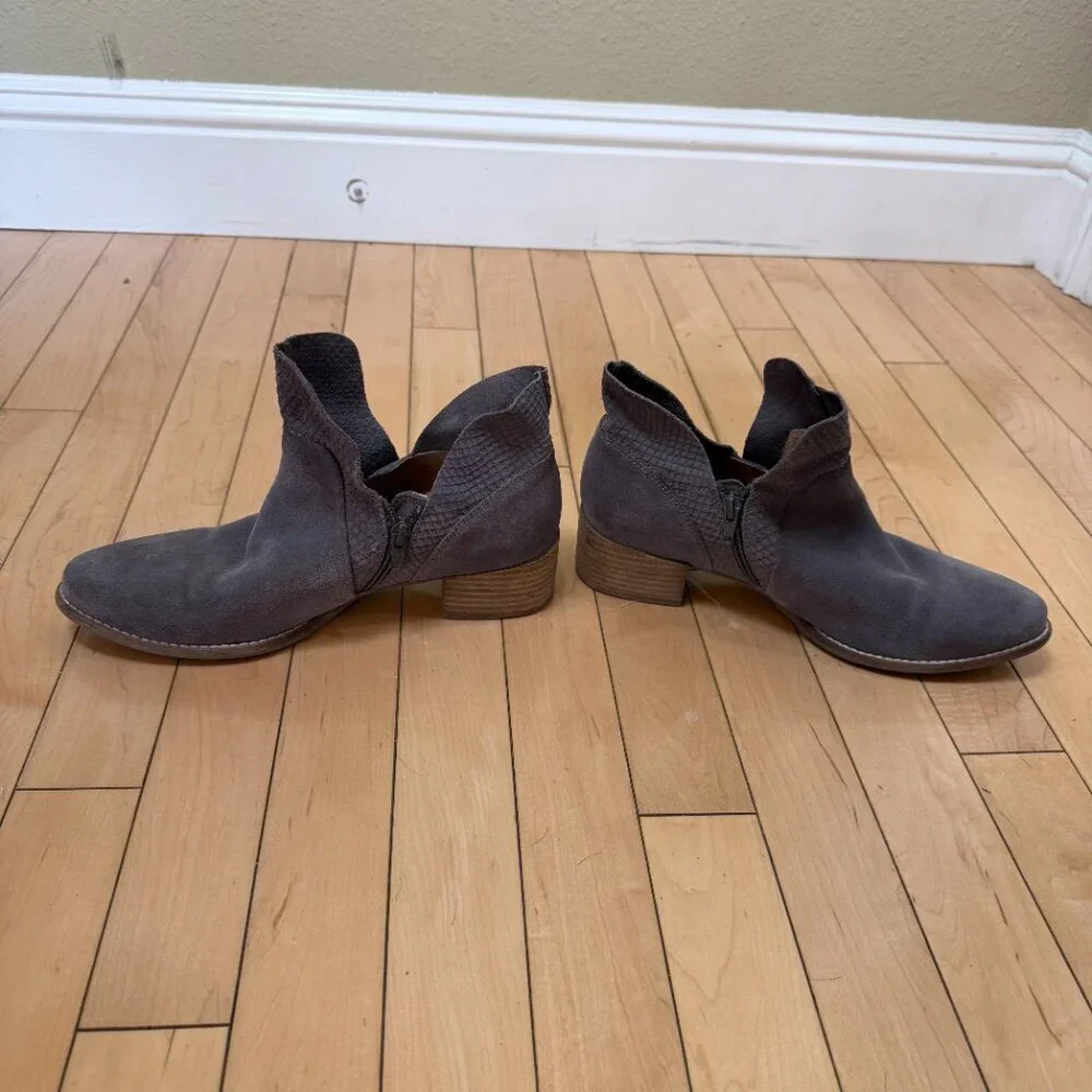 Seychelles Score Suede Booties Ankle boots Shooties Taupe Grey Brown Size 9